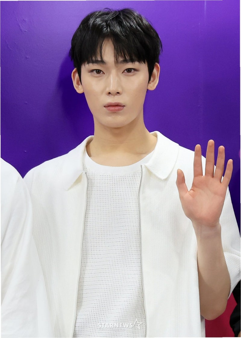 SHINee Key「反省」僅兩天就引發社群媒體爭議？粉絲冷眼旁觀，原因何在？