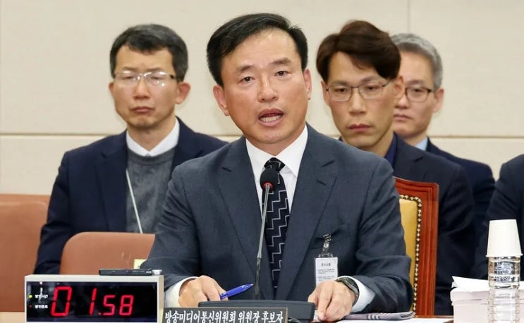 <b>이 대통령</b>, 김종철 방송미디어통신위원장 <b>임명안 재가</b>