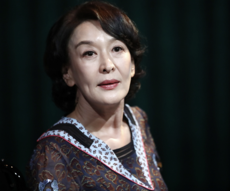 [긴급 정정] 배우 <b>윤석화 별세 오보</b> 사실 아님. 뇌종양 투병... 