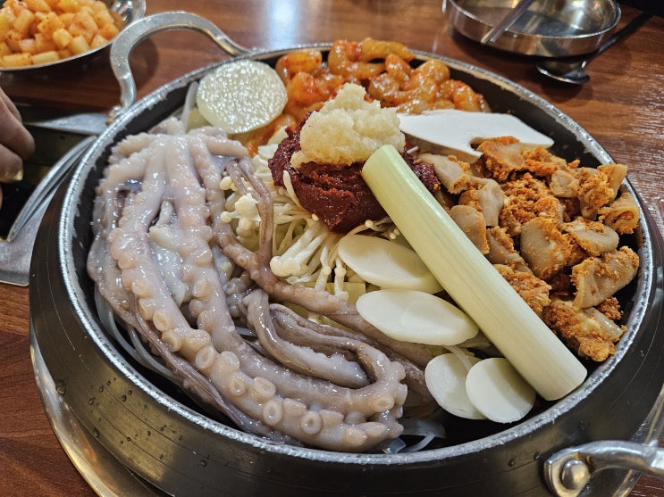  익선동 종로3가 낙곱새 맛집 달랭이 | 부슬부슬한 날씨에 먹은 낙곱새 2인분 후기
