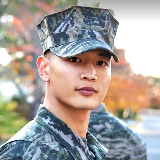 SHINeeミンホの海兵隊の戦友愛に涙した『私は一人で暮らす』、戦闘靴での山登りの本当の理由とは？