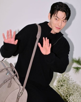   김우빈신민아 10년 열애 끝 드디어 오늘 결혼! 명품 시계부터 웨딩 꽃장식까지 대박