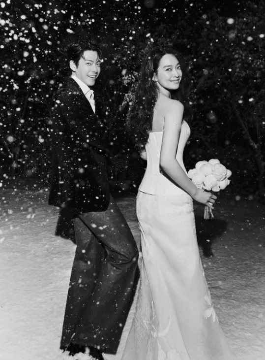 <b>신민아</b><b>김우빈</b> 오늘 <b>결혼</b>... 사진 공개 이광수 사회 3억 <b>기부</b>까지