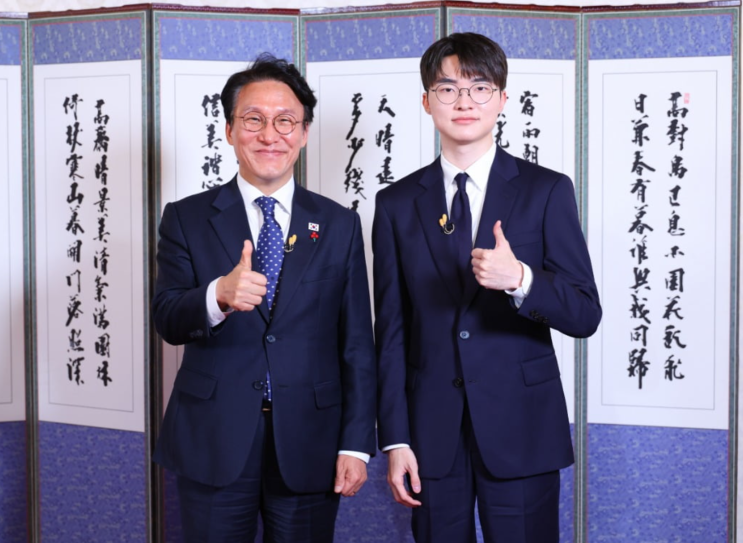 <b>페이커</b>·김민석 대담, “<b>자녀</b>가 <b>프로게이머</b> 원한다면? 선뜻... 