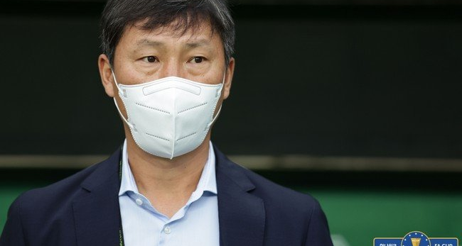 <b>김상식 감독</b>, <b>베트남</b> 축구의 역사적 <b>3관왕</b> 달성