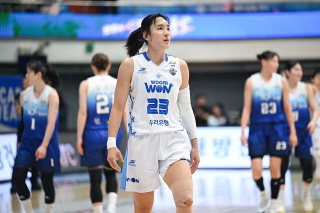 '<b>김단비</b> 24득점' <b>여자농구</b> <b>우리은행</b>, BNK 제압하고 4연승 질주