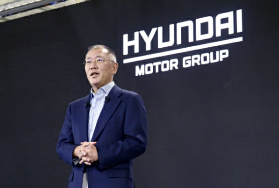   현대차그룹의 딜레마! 전동화 속도 조절과 SDV 격차, 돌파구는?