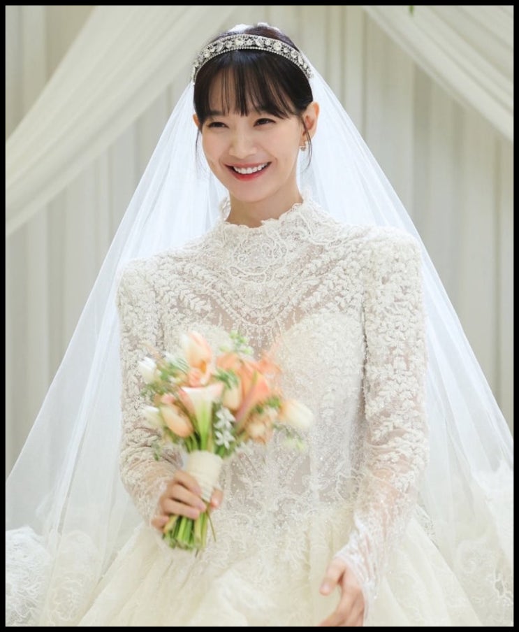  10년 열애 결실! 김우빈️신민아 결혼 신민아 실물 웨딩드레스