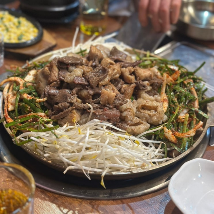  친절하고 편안한 분위기의 한우 곱창 대창 맛집 연말 회식 서현 방짜 스페셜부추한판 950g 볶음밥 리뷰.