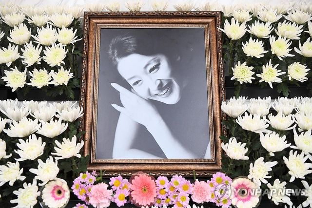 故<b>윤석화</b> 마지막 길, 대학로서 배웅…21일 한예극장 마당서 <b>노제</b>