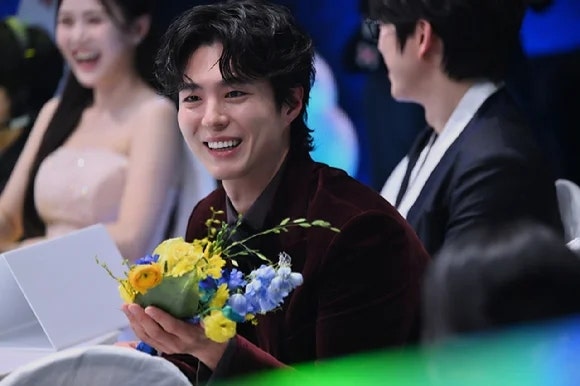 <b>박보검</b>, <b>올해의 예능인</b>상 수상