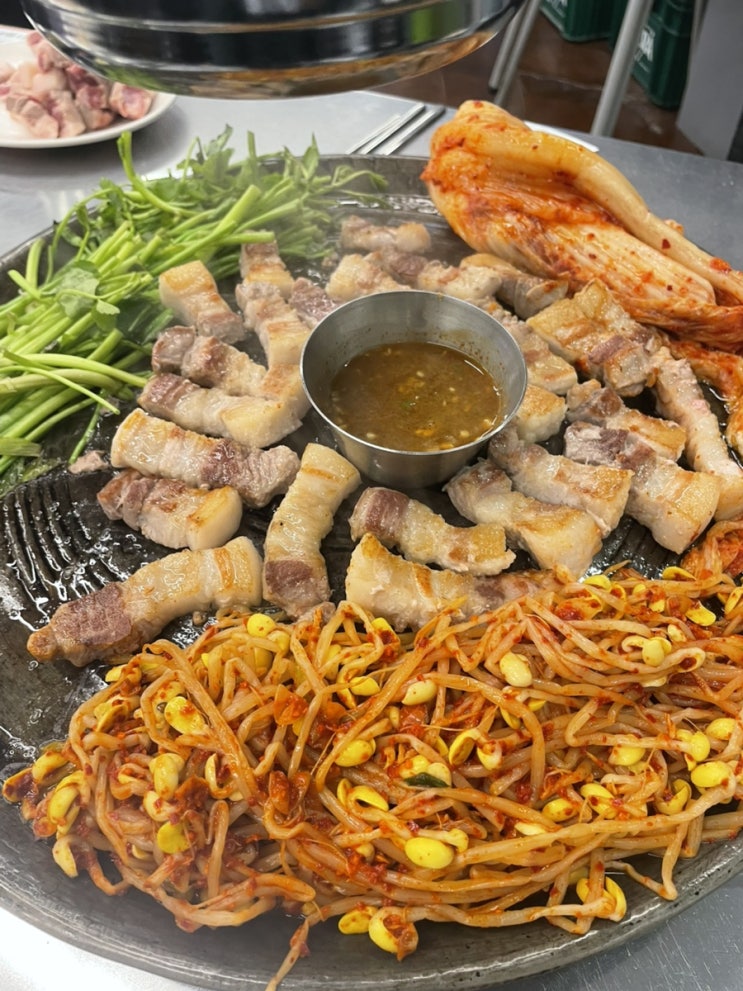  군산 수송동 할매솥뚜껑삼겹살 재방문 내돈내산 삼겹살맛집 치즈볶음밥까지 가성비 좋은 수송동고기집 600g 3만원 삼겹살 목살 군산모임고기집