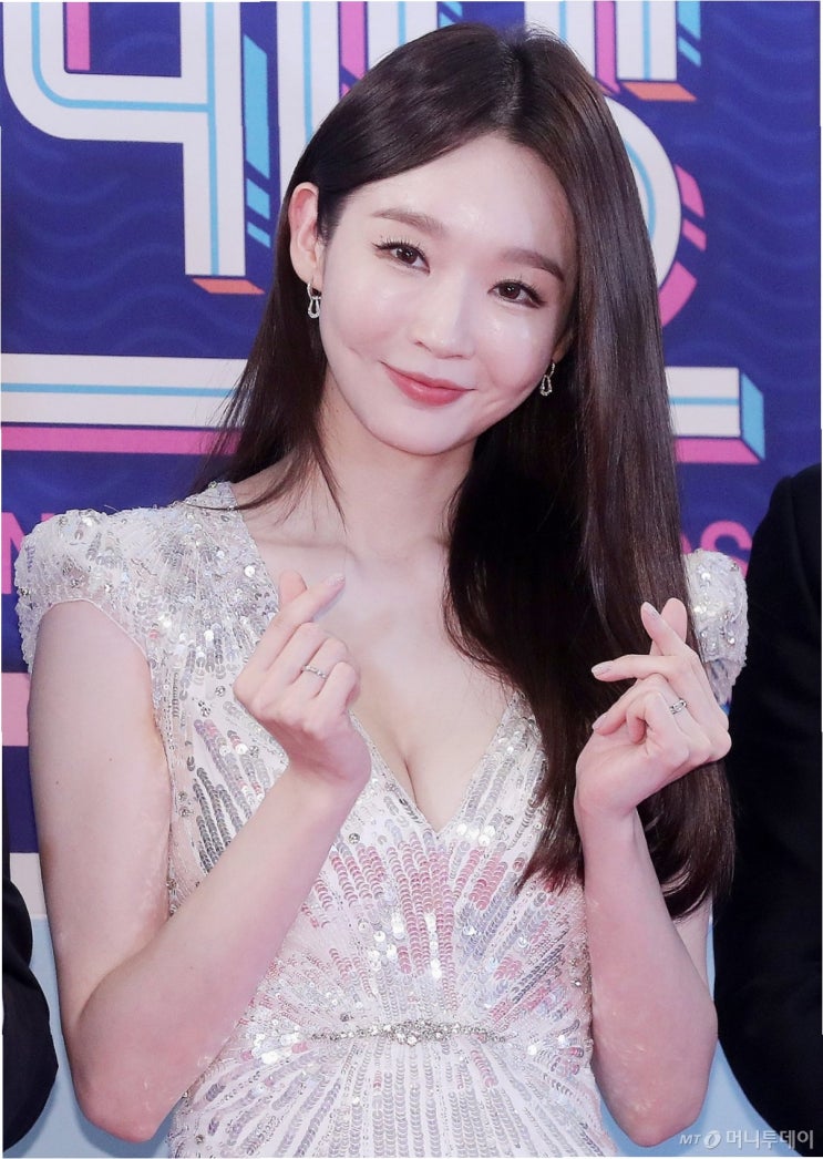 <b>강민경</b>, '<b>주사이모</b>' <b>논란</b>에 선긋기: 데스노트인가, 억울한... 