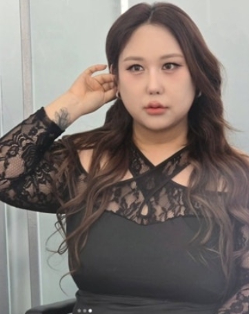   풍자 다이어트 성공?! 파격 시스루 소화하며 리즈 갱신한 미모 근황