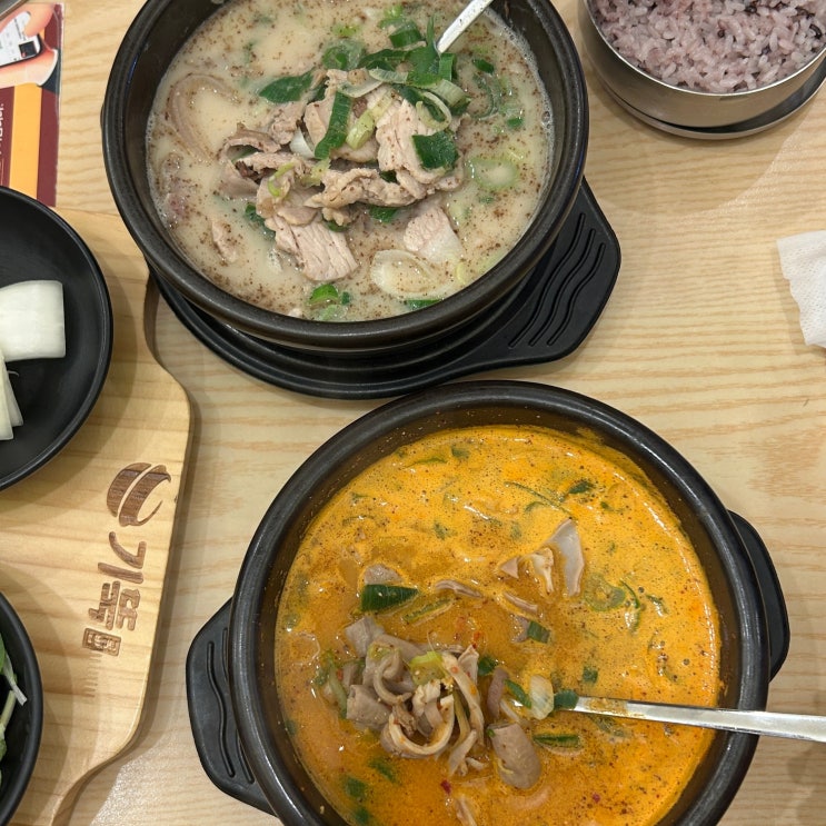  수원성대맛집 기울어진뚝배기 수원성대점 | 막섞어국밥, 얼큰내장탕 후기