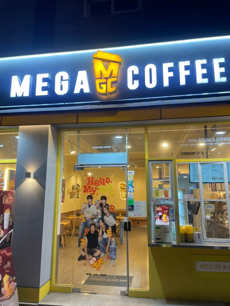 메가커피 신메뉴 양념치킨 에그머니머핀인줄브런치빵 커피초코칩젤라또슈크림라떼 애플머스캣요거트스무디 망고플쟈스민티플레저 M망고 G구아바 C캐럿주스 군산슈크림라떼 메가커피슈크림