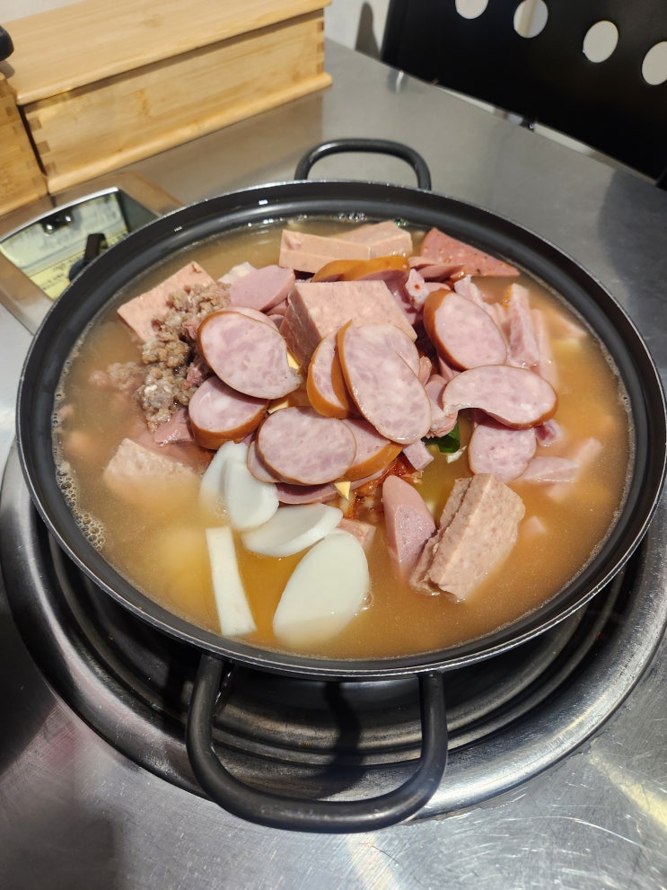  [용산역] 남자의 소울푸드, 부대찌개 맛집 추천<용산국제회관>