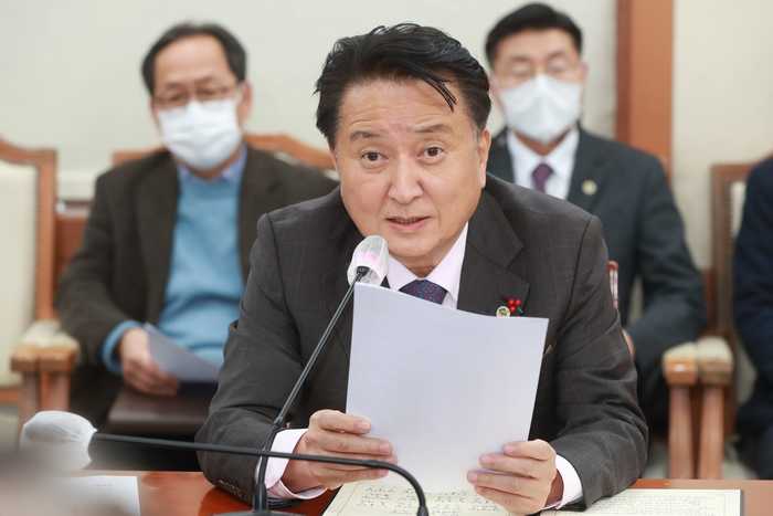 <b>김영환 충북지사</b>, 체육계 금품 <b>수수 의혹</b> 속 경찰 2차 조사