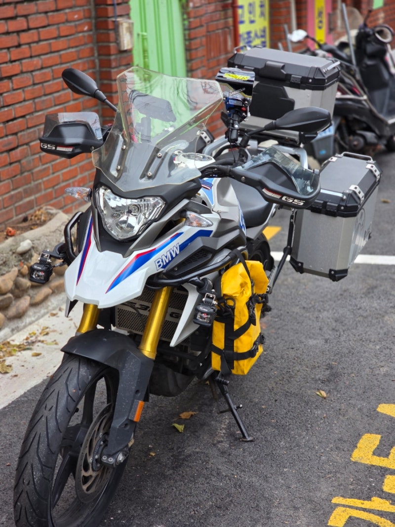 BMW G310GS 중고 구입 후 필수 튜닝 2채널 블랙박스 이노브K3 장착 탑박스 퓨익스크린 바이크브....