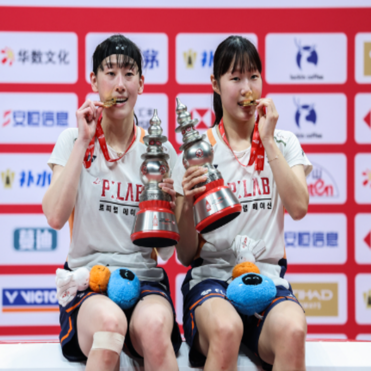 백하나 이소희 BWF 파이널스 2연패 달성!! 혼합복식 전설 김동문-나경민 조에 이은 26년만에 대기록!! 내년에는 우승 좀 많이 해보자!!