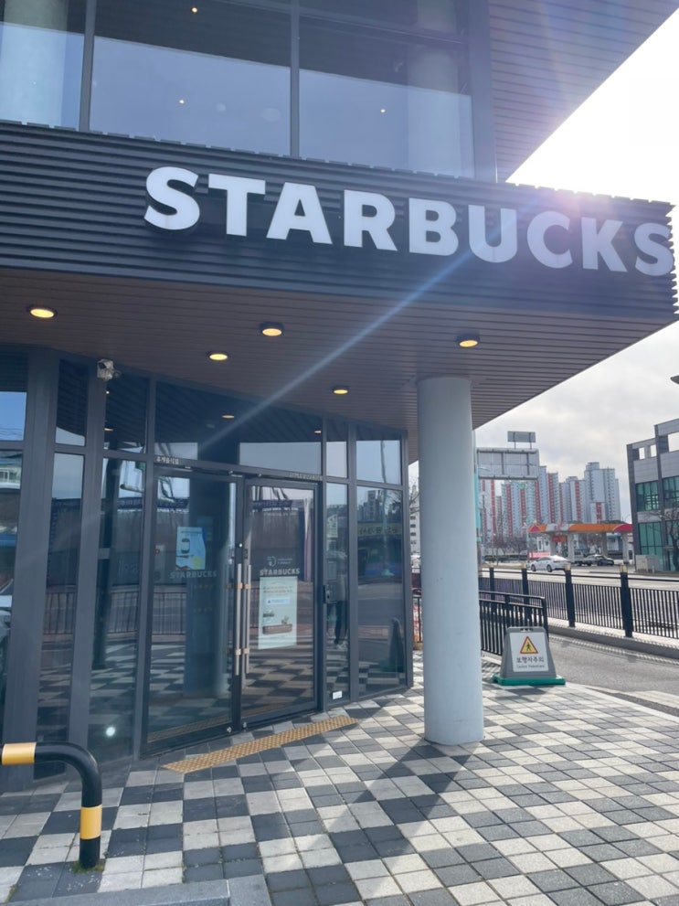 스타벅스 봄 신메뉴 하겐다즈콜라보 스프링블라썸 케이크 카스텔라크림에그샌드위치 딸기쏙몽블랑케이크 부드러운딸기말차케이크 꾹꾹이마들렌 냥이마들렌 체리블라썸md