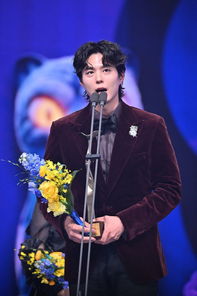 '<b>올해의 예능인</b>상' <b>박보검</b> "10년 전엔 신인상…큰 상... 