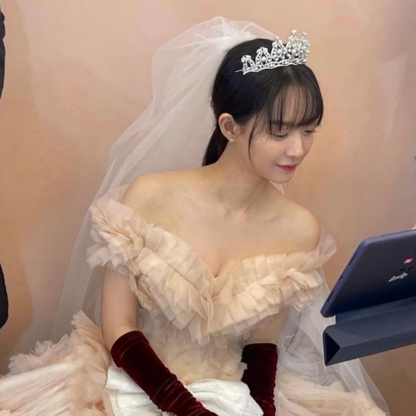 <b>신민아</b> <b>김우빈</b> <b>결혼식</b> 현장 하객 라인업은? + 웨딩화보