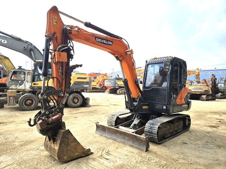  두산 DX55MT-5L 2021년식 회전링크 코끼리집게 02 중고굴삭기