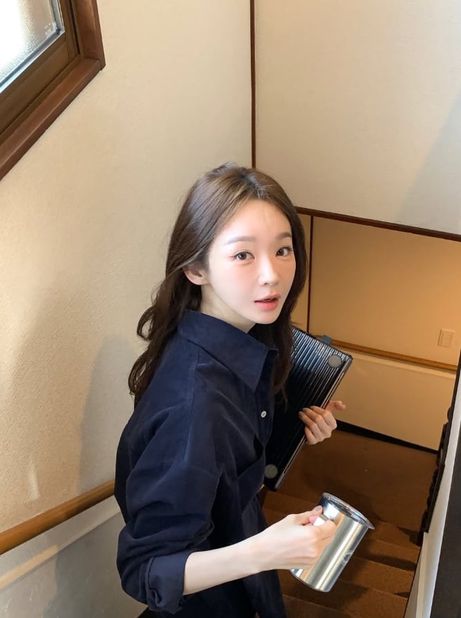 다비치 <b>강민경</b>, '<b>주사이모</b>' 팔로잉 <b>의혹</b>에 직접 해명... 