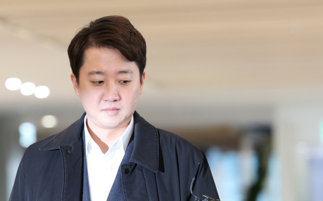 '<b>공천 개입</b>' 의혹 <b>이준석</b>, 특검 첫 출석... "윤석열과 공범 엮기... 
