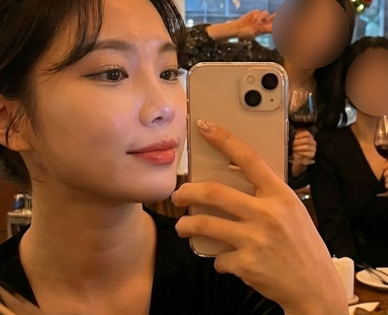  얼굴 털 제모기 버리고 연말 모임 주인공 됨