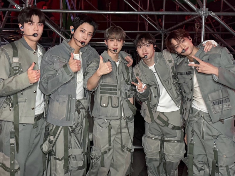 Many things shine, but look for the real one among them – that's EXO / MMA EXO / EXO's 'Growl': The National Anthem