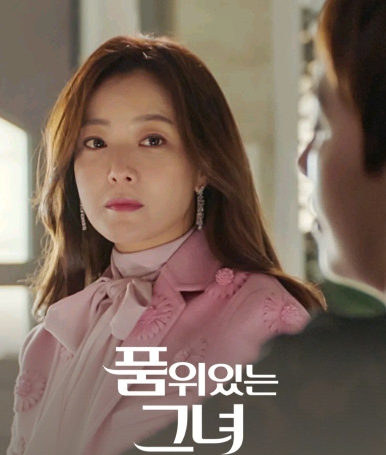 넷플릭스 품위 있는 그녀