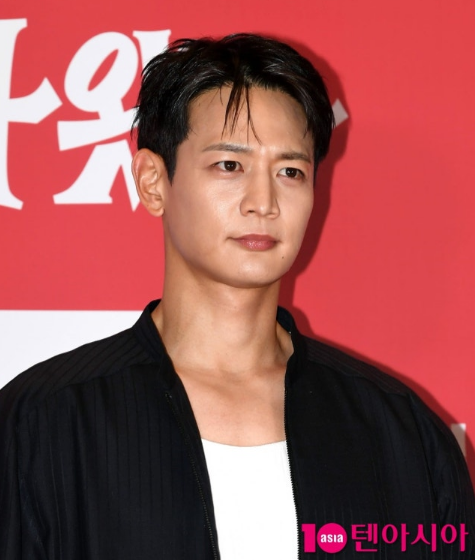 SHINee's Key's Sudden Exit! Minho Fills His Spot with 'Mixed Emotions,' A Hidden Story in a Major Broadcasting Twist.
