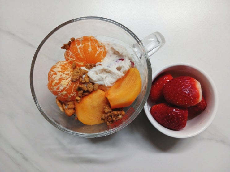  아침식사대용 철곤참마 마가루 요거트토핑
