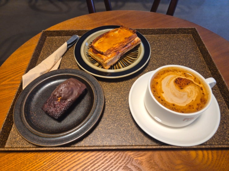  조용한 넓은 군자역 맛집 카페 시그니처 메뉴 추천 PALCO