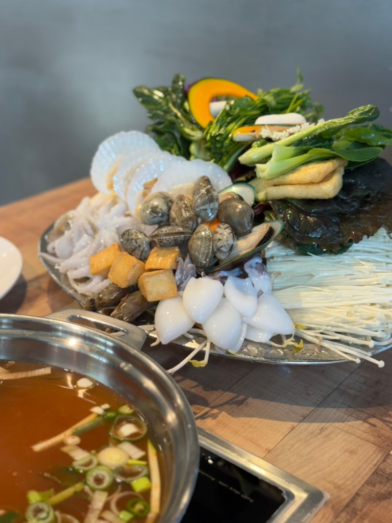 강릉여행 초당동 맛집 푸짐한 양에 놀란 봉창이해물샤브칼국수