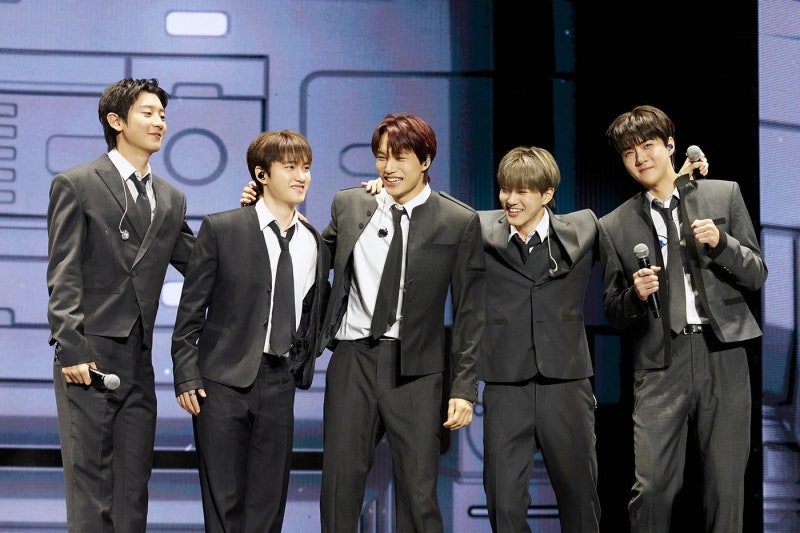 From 'First Snow' to 'Growl'... EXO Climbs Charts After MMA Performance