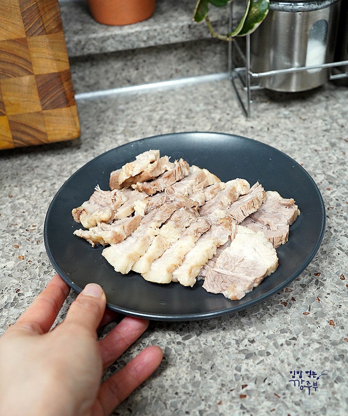 초간단 압력솥 수육 삶는법 삼겹살 보쌈 레시피 삶는 시간 수육부위