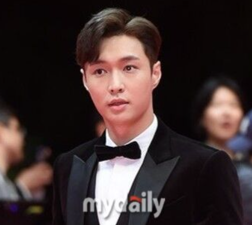 ✈️ 엑소 레이, 팬미팅 이어 '사다리' 예능도 불참…완전체 기대감 속 아쉬운 행보