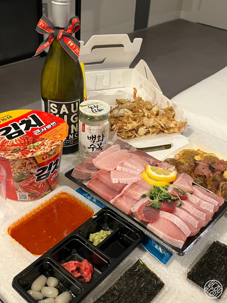  겨울 속초여행에서 빼놓을 수 없는 속초 중앙시장 회포장 대일호방어 회맛집 속초 필수코스