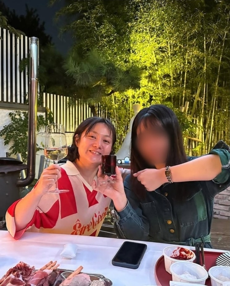   박나래 전 매니저에게 샤넬 시계 선물? 훈훈했던 과거 사진 재조명에 난리 난 상황