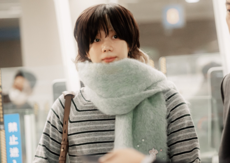 Taemin's Airport Fashion Info / Stripe Knit, Gray Sweater / @LOWCLASSIC