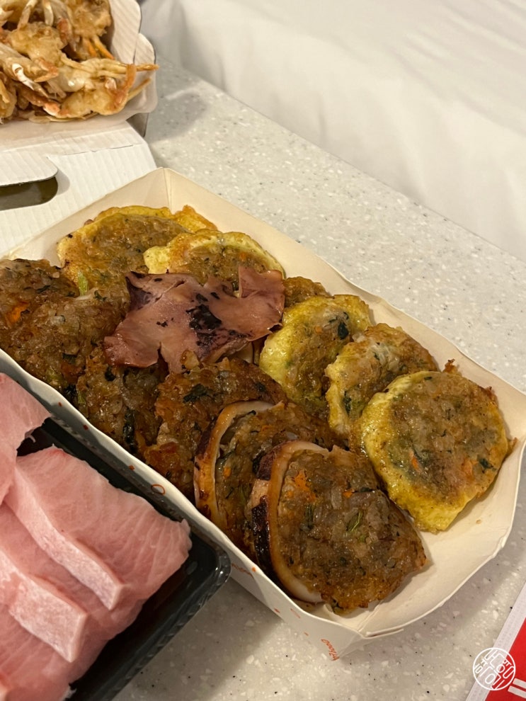  속초여행 필수 코스 속초 중앙시장 맛집, 황부자튀김에서 오징어순대, 베이비크랩 포장한 추천 후기