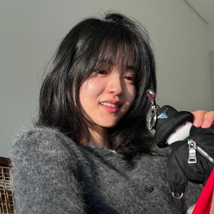  우아함의 끝판왕 신민아 결혼식 속 김태리 중단발 C컬 펌