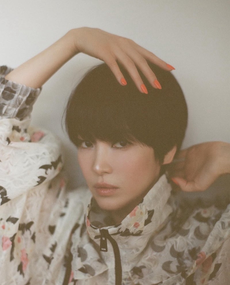 데뷔 후 가장 짧은 머리로 변신한 송혜교 숏컷.jpg