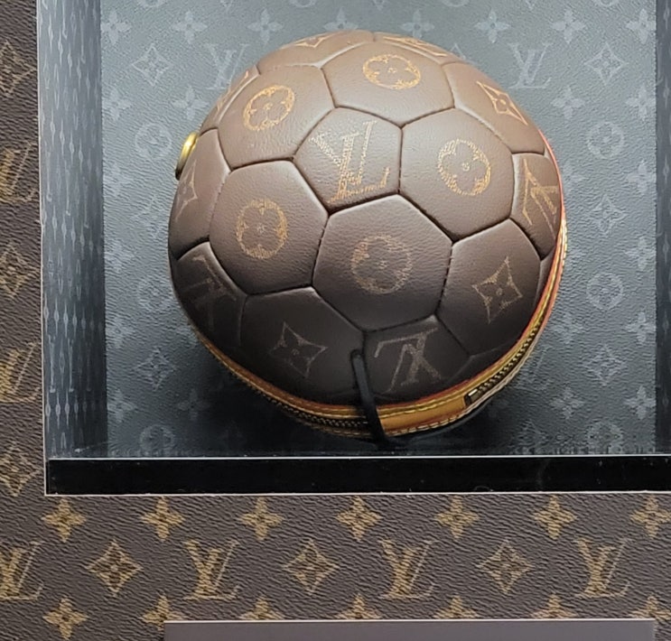  루이 비통(Louis Vuitton) 비저너리 저니 서울 전시, 신세계 백화점 본점 더 리저브, 1월 8일까지