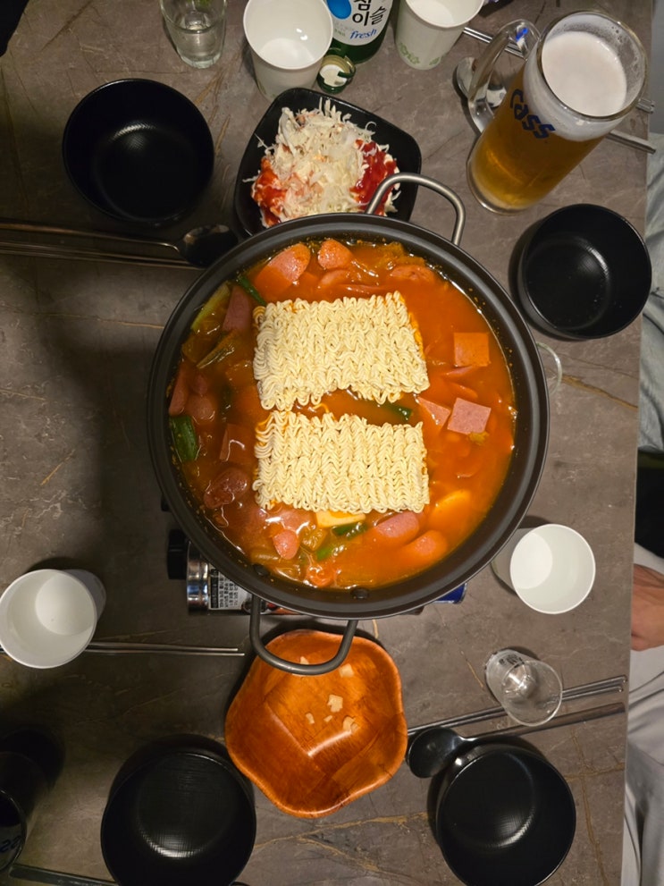  [춘천 맛집]통닭집에서 부대찌개를?! 가성비와 맛을 다 잡은 호프 명소 '또봉이통닭 춘천거두점'