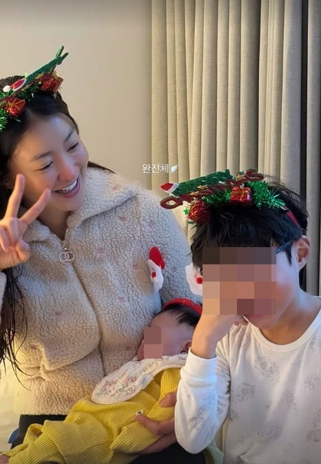 이시영, 두 자녀와 행복한 성탄절 인증...홀로서기 후 맞이한 특별한 크리스마스