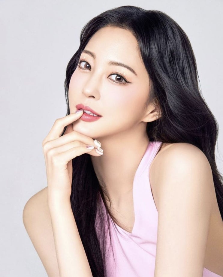  인간 바비인형 그 자체! 한예슬 실물 아우라와 44세 믿기지 않는 자기관리 비결